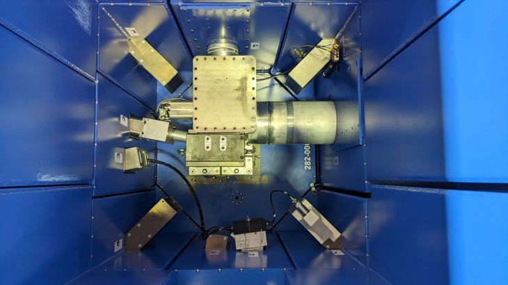 View inside a target station for generating neutrons. Photo: Forschungszentrum Jülich
